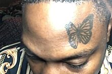Выбранный для татуировки рисунок на лице блогера рассмешил подписчиков