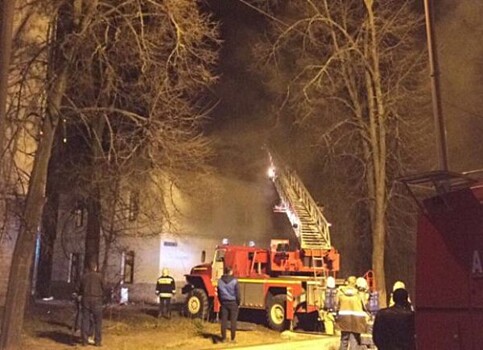 В Советском районе Казани загорелся автомобиль