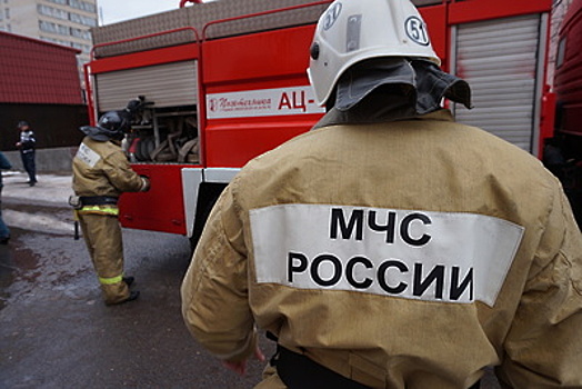 Сильный пожар произошел ночью на АЗС в Солнечногорском районе вблизи торгового центра
