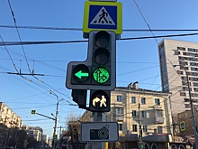 В Екатеринбурге появились светофоры с бело-лунным человечком