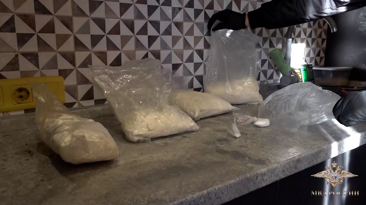 В Санкт-Петербурге полицейские задержали подозреваемых в покушении на сбыт наркотиков