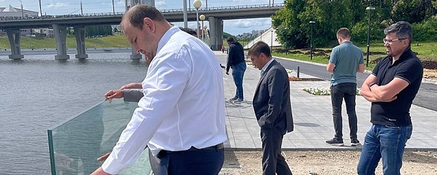 Денис Спирин проверил ход работ на площадках в Чебоксарах для мероприятий ко Дню Республики