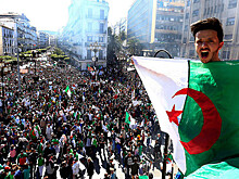 В Алжире начали вакцинировать население от коронавируса вакциной "Спутник V"