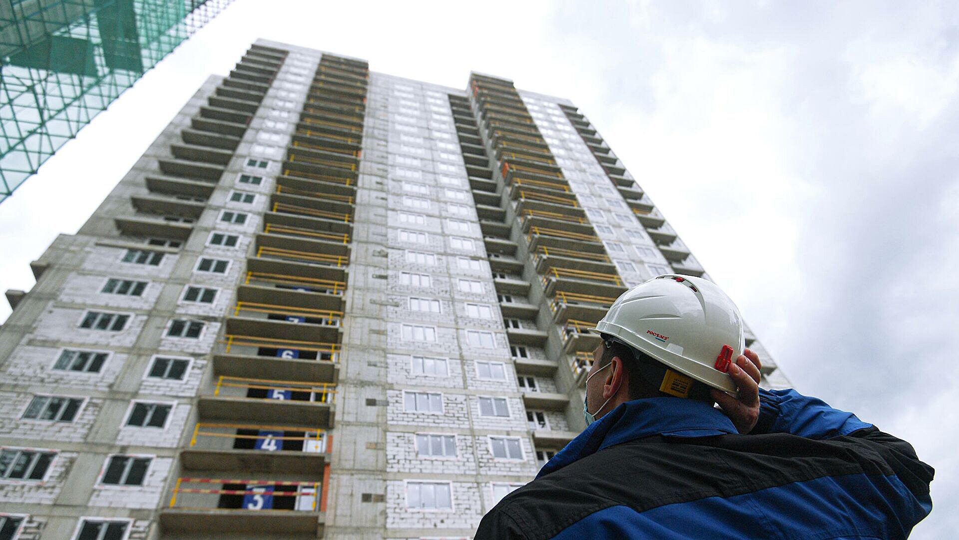 Более миллиона российских семей могут лишиться квартир