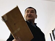 «Будете плакать»: охранник гимназии в Петербурге угрожал детям палкой с гвоздями