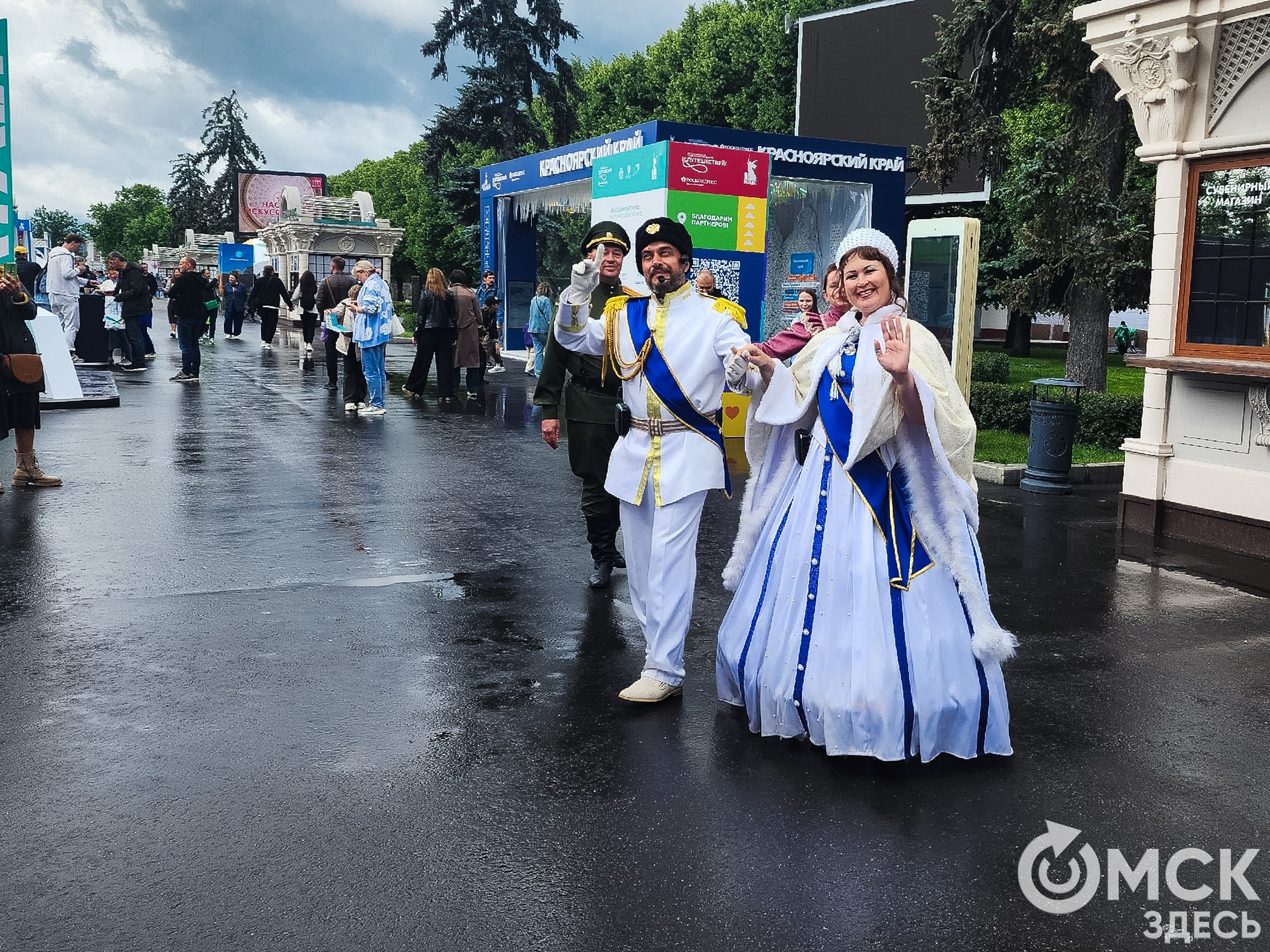 Сибирские ремесла и императорский бал показали омичи на ВДНХ
