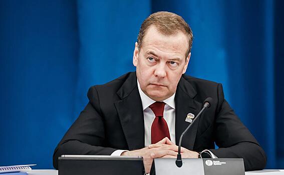 Медведев назвал НАТО врагом