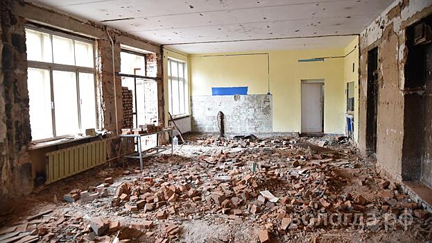 Стены кабинетов директора, логопеда и приемной демонтируют для обустройства пищеблока в школе № 36 Вологды