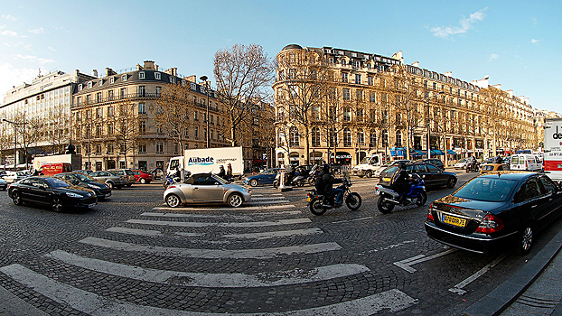 В Париже с 1 июля запретят ездить на старых машинах