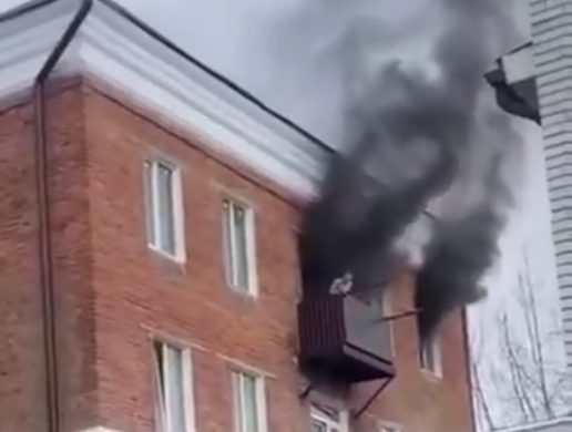 Искра неосторожности: курильщики едва не спалили многоэтажный дом в Каменске-Шахтинском