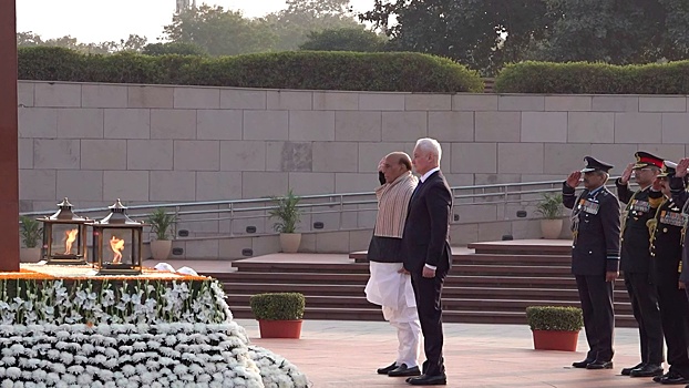 Белоусова встретили с почетным караулом и оркестром в Дели