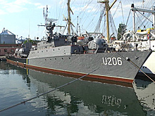 Выведенный из Крыма украинский корабль не может выйти в море