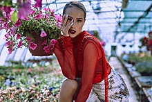 Алина Загитова опубликовала фото из цветочной оранжереи в Краснодаре