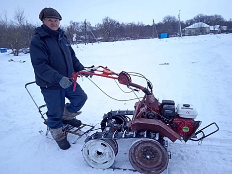 Мотоблок стал снегоходом