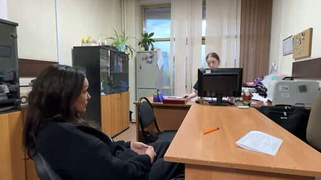 Блогершу из Иркутска, оскорбившую солдат РФ, обвинили в оскорблении полицейского