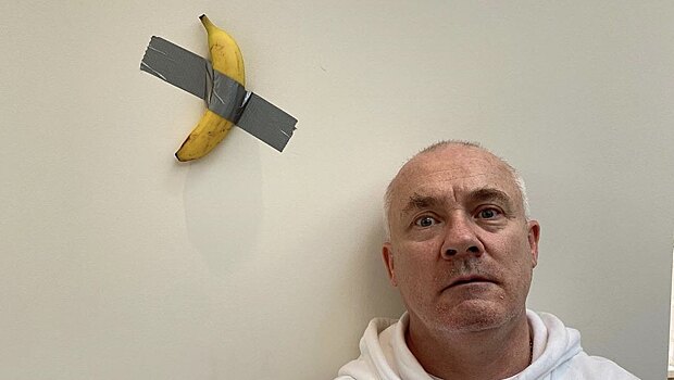 Дэмиен Херст не смог купить "банан" Маурицио Каттелана и сделал его сам