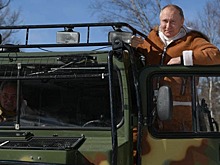 Путин провез Шойгу на вездеходе по тайге