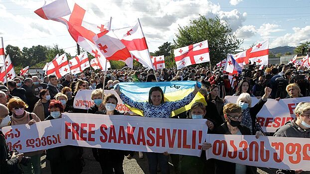 «Курс на радикализацию»: что стоит за возвращением Саакашвили в Грузию