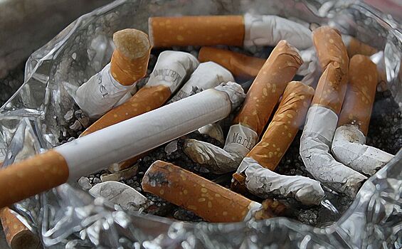 Работодателям предложили снижать костромичам зарплату за курение