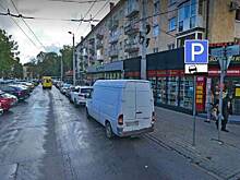 Возле Центрального парка расширили парковку для машин