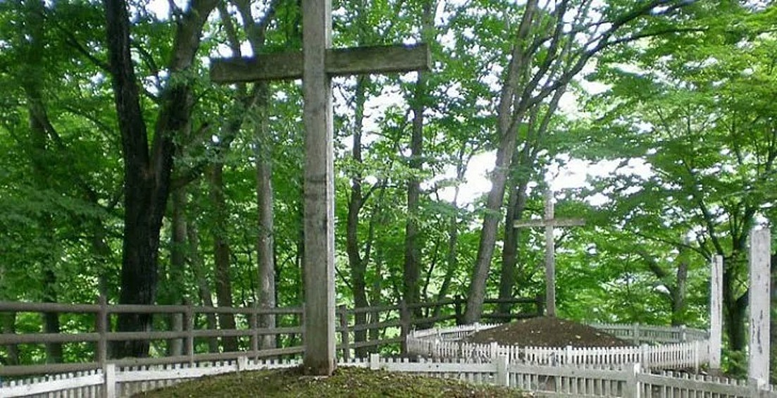 В Японии есть довольно странное для большинства христиан место: могила Иисуса Христа. Она находится в селе Синго на севере страны. 