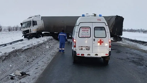 Две фуры столкнулись на трассе М5