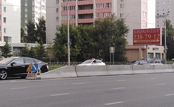 В Казани на улице Вишневского частично перекрыли дорогу для ремонта