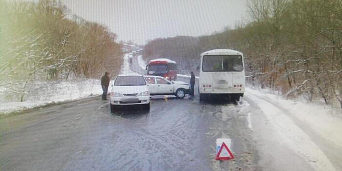 В Приморье рейсовый автобус попал в аварию