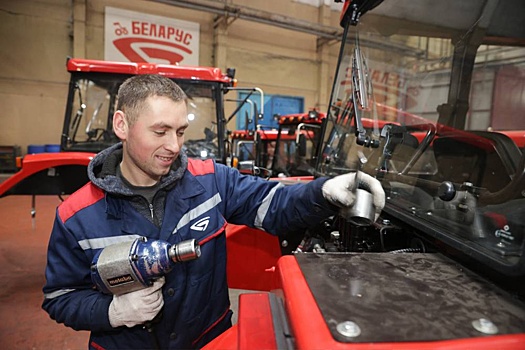 Более 80% изделий экспортируется в Россию. Как работает Сморгонский агрегатный завод в Беларуси