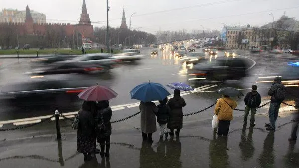 Москвичей предупредили о ливнях и штормовом ветре