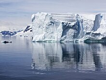 Крупнейший на Земле айсберг проснулся спустя 30 лет и начал плыть вдоль Антарктиды