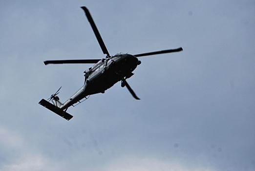 В США на дорогу упал частный вертолет