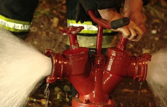 На Ямале продолжают проверять техническое состояние пожарных гидрантов