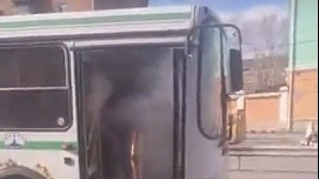 Пассажирский автобус загорелся в Нижнем Тагиле