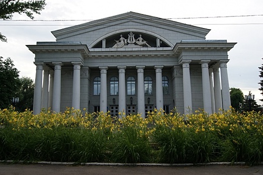 Директор саратовского театра оперы объяснил слова о его «сносе»
