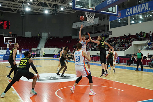 Баскетбольная "Самара" терпит второе крупное поражение в полуфинале