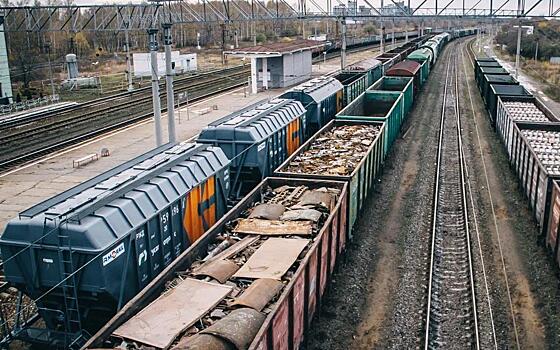 Под Рязанью локомотив столкнулся с автомобилем на переезде