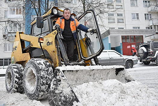 Москвичей балуют зимней уборкой улиц