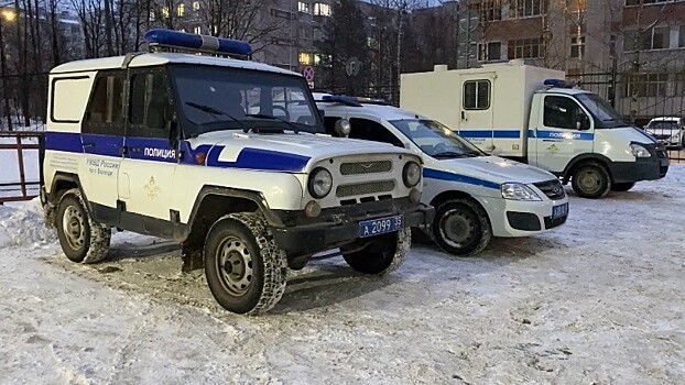 Вологодские полицейские помогли автомобилисту, застрявшему в снегу