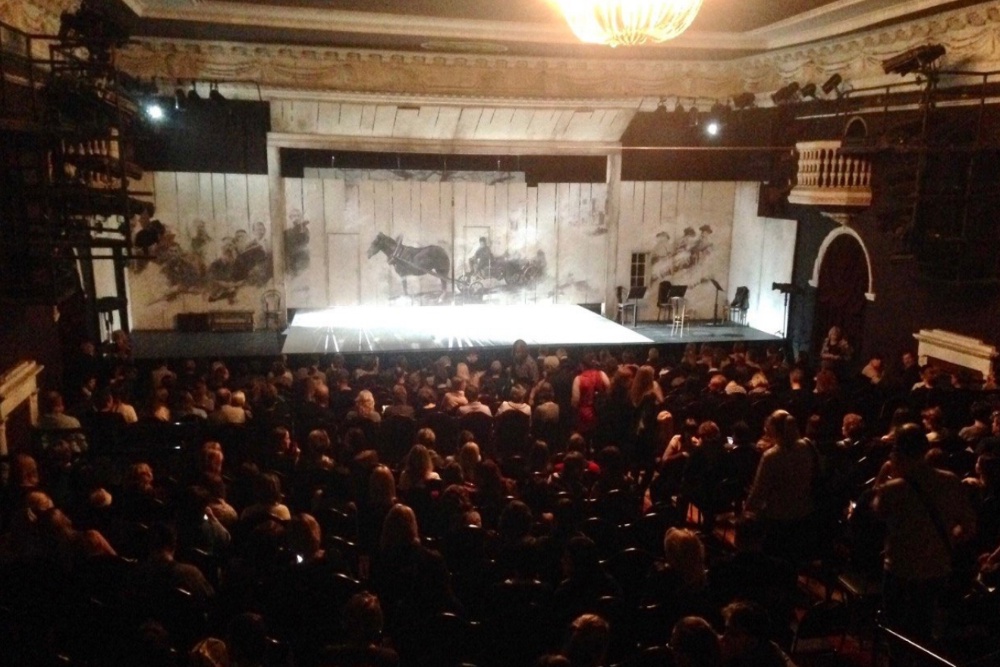 «Театр на Литейном» в Петербурге отмечает юбилей. Он ведет историю от Театра ужасов