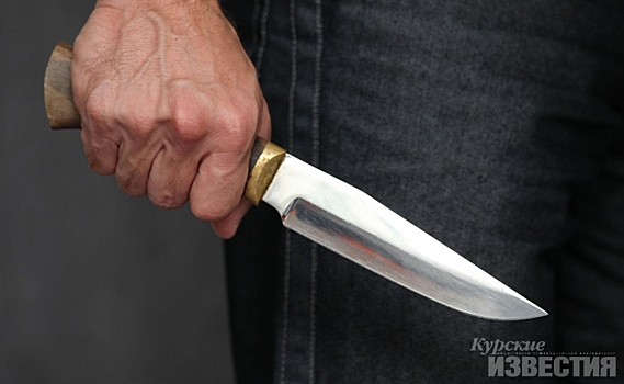 В Курске нетрезвый мужчина, угрожая ножом, похитил телефон и часы