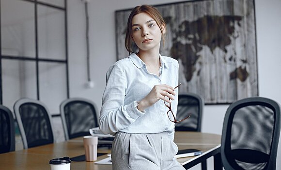 Опрос показал, как часто женщины наряжаются на работу в офис