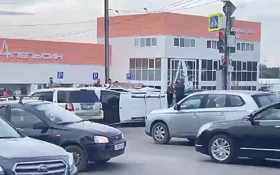 В Рязани у НИТИ перевернулась машина