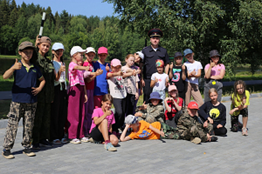 Сотрудники Госавтоинспекции Кировской области присоединились к акции «Зарядка со стражем правопорядка»