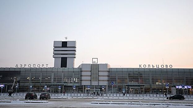 Самолет "Победы" вернулся в "Кольцово" из-за плохого самочувствия пассажира