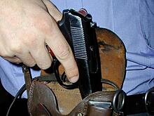 В Слободском районе сотрудники полиции применили оружие для остановки автомобиля: бесправник с пробитым колесом врезался в машину ДПС