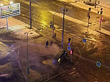 В Санки-Петербурге в кипяток провалилась машина с водителем в салоне