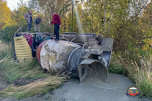Под Владимиром в ДТП водитель застрял в бетономешалке