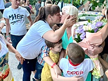 "Они все родные": За полвека Татьяна и Михаил Сорокины воспитали 85 детей