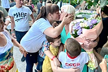 "Они все родные": За полвека Татьяна и Михаил Сорокины воспитали 85 детей